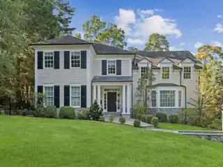 Young Colonial in the Heart of Fox Meadow