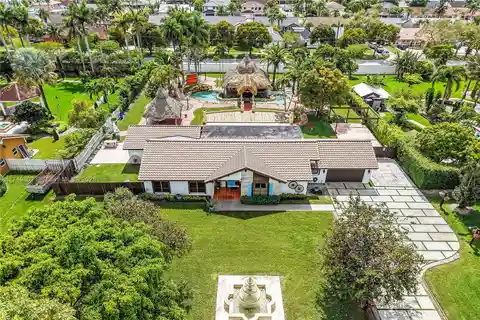 Personal Tropical Oasis in Kings Grove