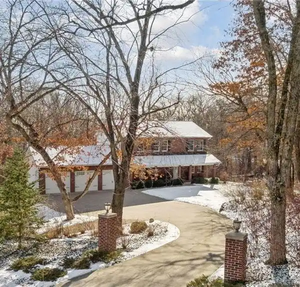 2.5-ACRE RETREAT