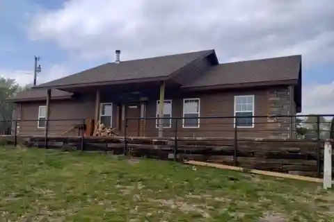 Country Living on Nearly Two Acres