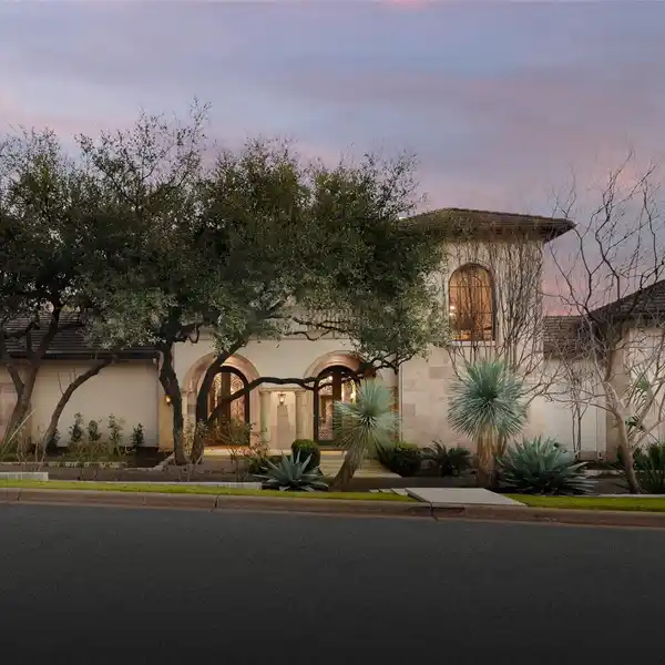 DIVINE ESTATE BLENDS OLD-WORLD CHARM WITH MODERN LUXURY