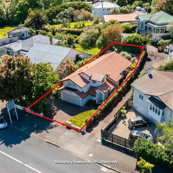 GENEROUSLY SIZED NORTH-FACING HOME