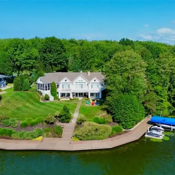 UNBEATABLE LAKEFRONT LOCATION