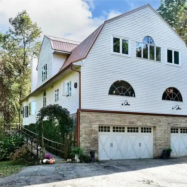 RARE COMBINATION OF LUXURY, COMFORT, AND COUNTRY LIVING