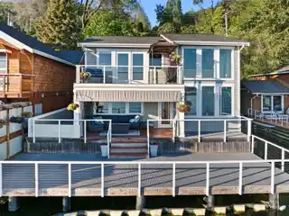 Experience Pnw Bliss in This Spectacular Residence