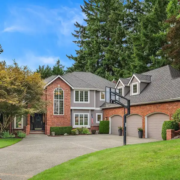 IMMACULATE HOME IN TIBBETTS STATION