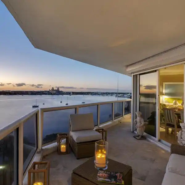 RESORT-STYLE LIVING IN EXCLUSIVE VILLA DEL LAGO