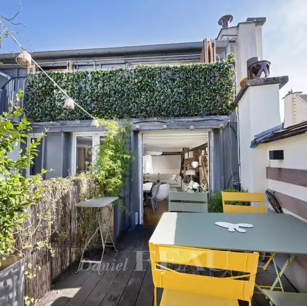 RENOVATED DUPLEX WITH TERRACE IN ICONIC SAINT-GERMAIN