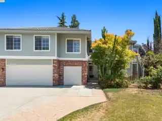 Spacious and Versatile Home with a Private Townhouse-Style Unit