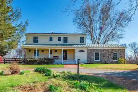Rare 10-acre Estate