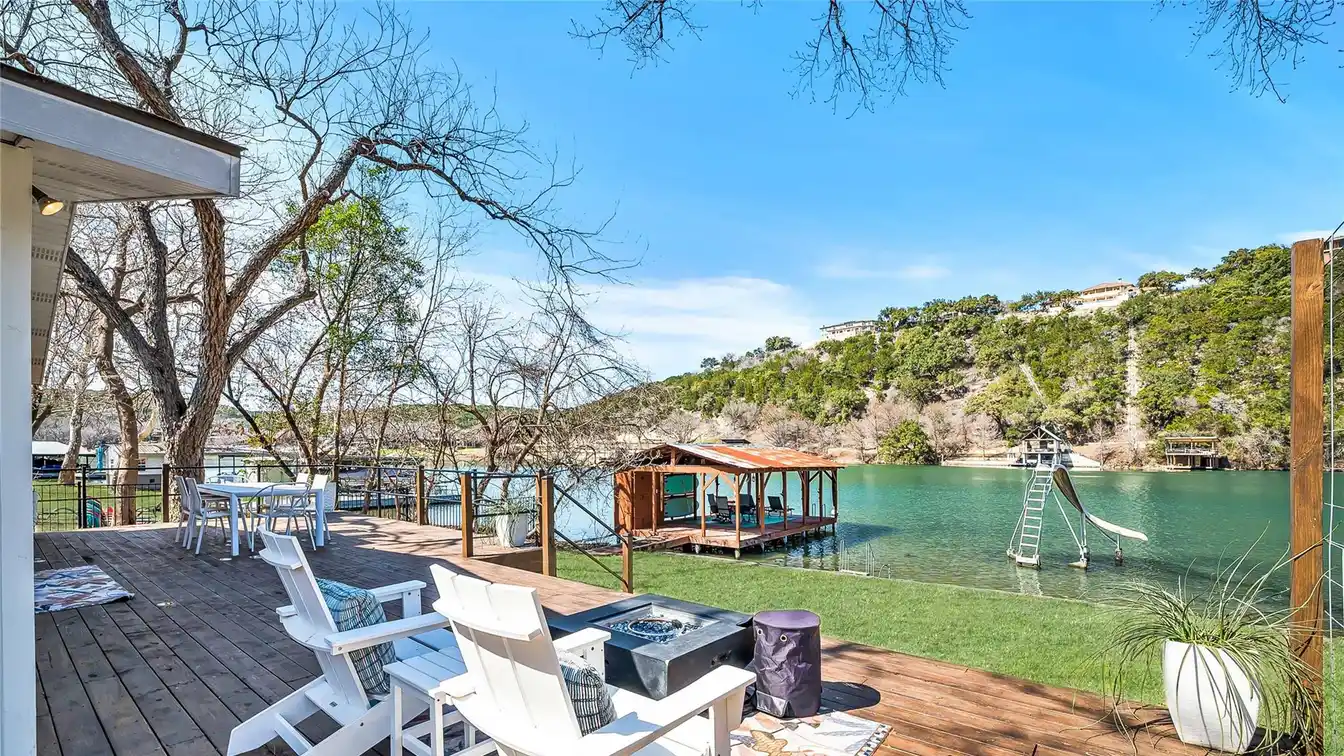 Charming Waterfront Retreat