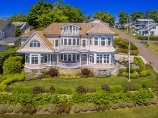 Luxurious Waterfront Living in the Morningside Association