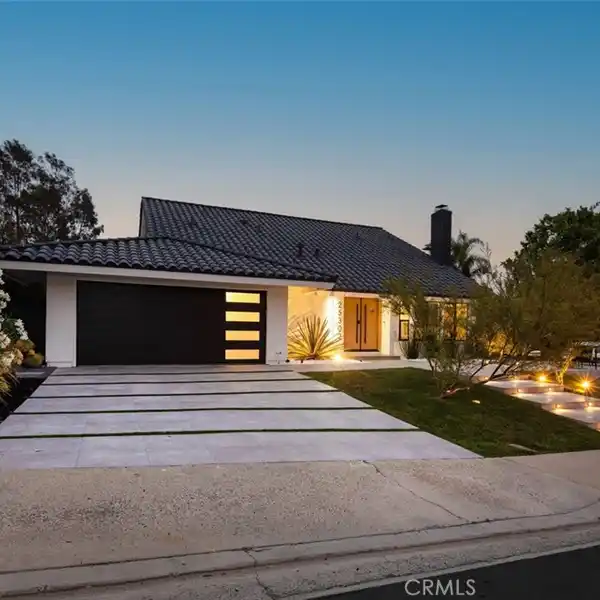 NEWLY REIMAGINED RESIDENCE ATOP A QUIET HILLSIDE