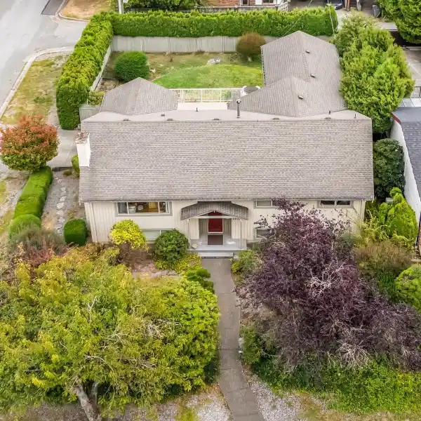 SPRAWLING ONE-LEVEL HOME IN PRIME LOCATION