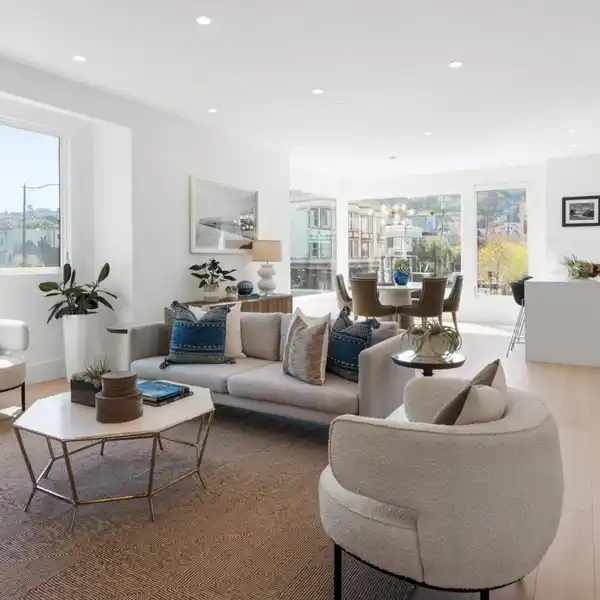 SPACIOUS FLAT WITH INCREDIBLE ATTENTION TO DETAIL