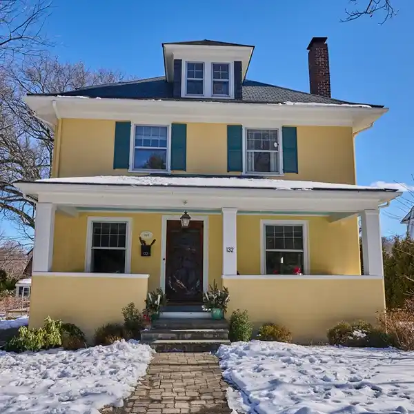 BEAUTIFUL ARTS AND CRAFTS HOME IN IDEAL LOCATION