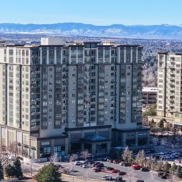 BEAUTIFULLY DESIGNED LUXURIOUS CONDO