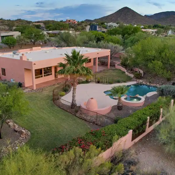 STUNNING STARR PASS GOLF COURSE HOME