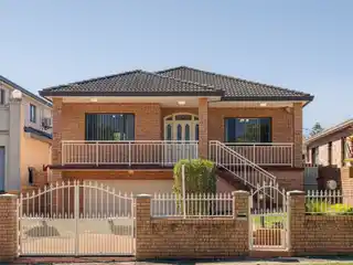 Versatile Family Home with a North-Facing Garden and Detached Workshop