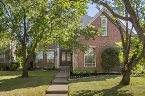 Bright and Open Home in Hackberry Creek