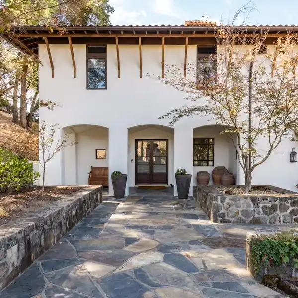 MODERN TUSCAN ESTATE OF OVER FOUR ACRES
