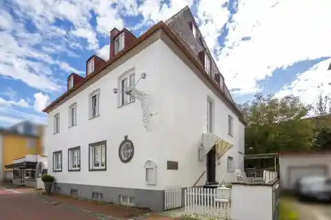 Charming Home Combining Versatility and Functionality