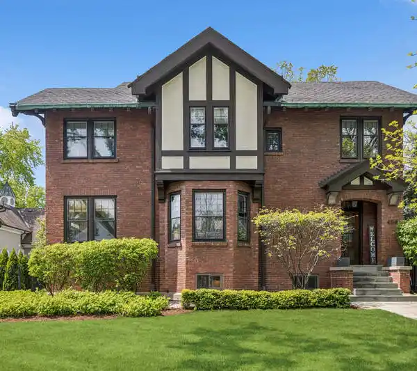 THOUGHTFULLY DESIGNED HOME BLENDING STYLE AND FUNCTION