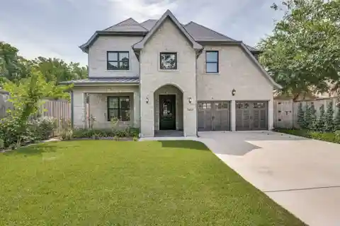 Open Concept Living Meets Sophisticated Design