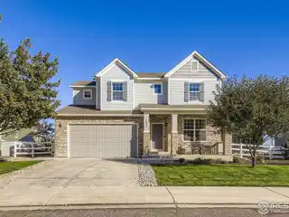 Comfort and Convenience in a Vibrant Neighborhood