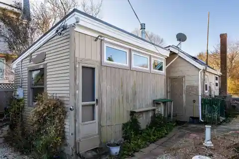 One Bedroom Cottage in a Good West End Location