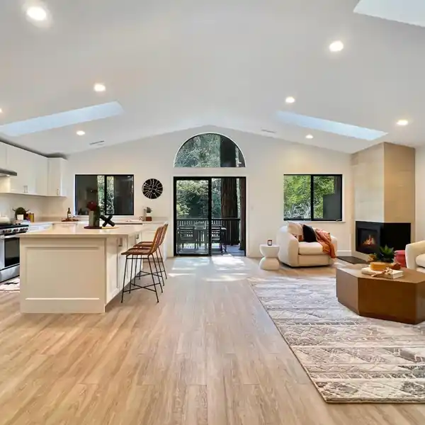RARE RIVERFRONT STYLE