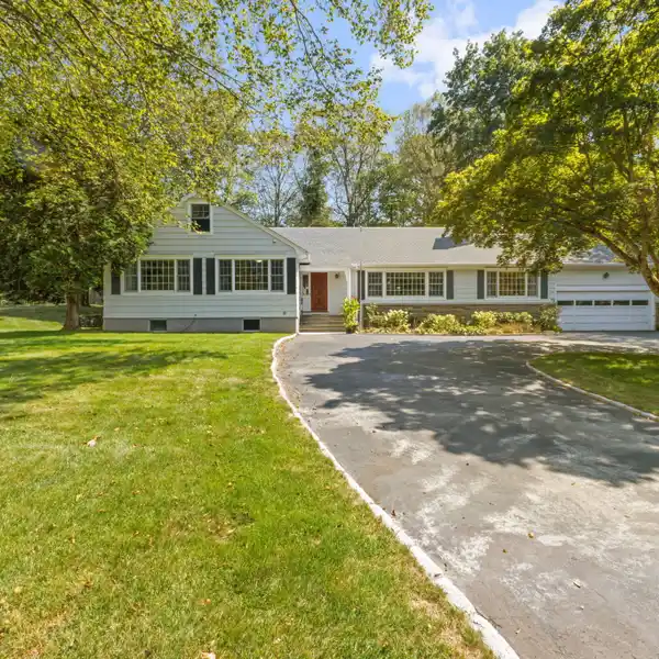 QUINTESSENTIAL NEW ENGLAND RANCH