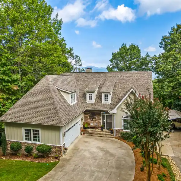 MOUNTAIN LIVING MINUTES FROM DOWNTOWN BREVARD