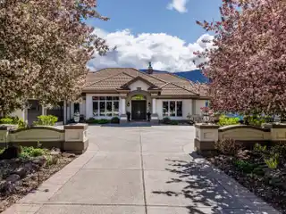Sprawling Tuscan-Inspired Rancher with 180-Degree Lake Views