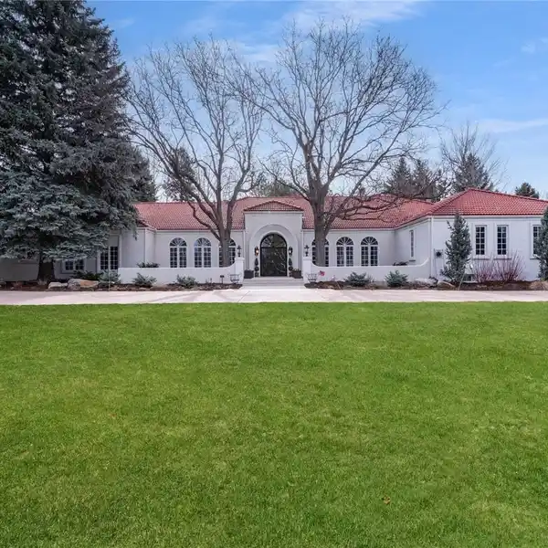 LUXURIOUS LIVING IN CHERRY HILLS FARM