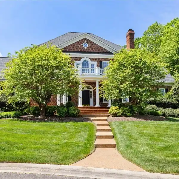 METICULOUSLY MAINTAINED COLONIAL ON A DOUBLE LOT