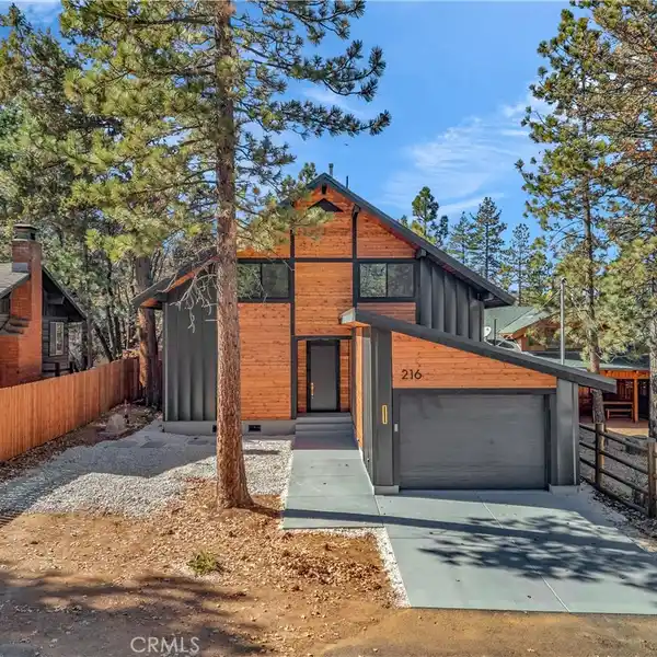 MODERN MOUNTAIN MASTERPIECE WITH PREMIUM CRAFTSMANSHIP