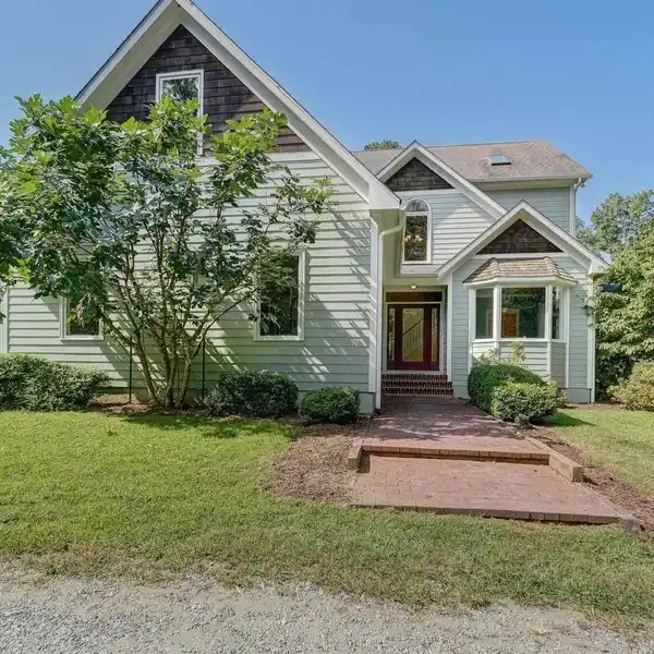 CRAFTSMAN RETREAT ON FOUR SCENIC ACRES