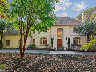 Elegant Luxury Estate in Sought-After Windsong