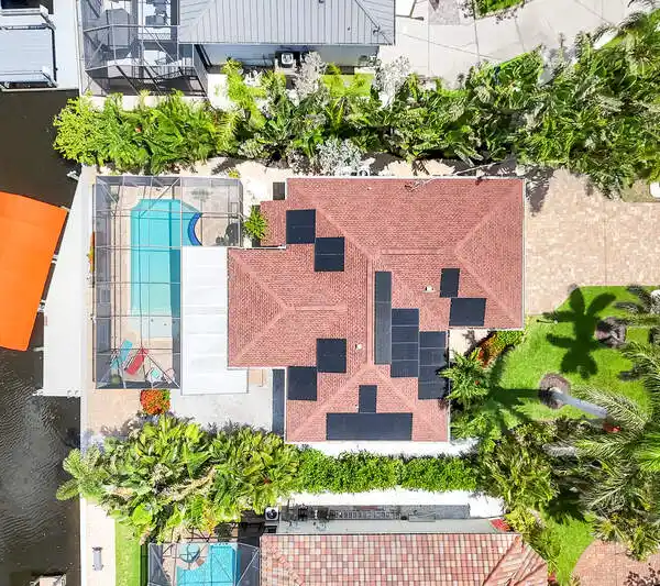 IMMACULATE BOATER’S RETREAT WITH SALTWATER POOL & SOLAR