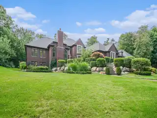 Luxury Living with Country Tranquility