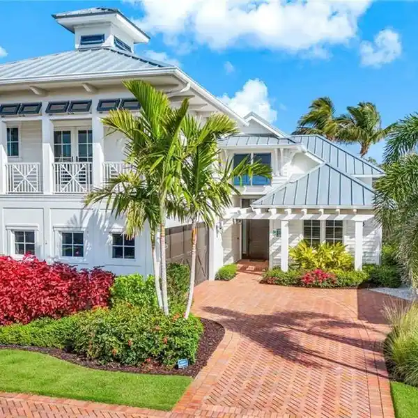 SOPHISTICATED MANGROVE BAY RETREAT