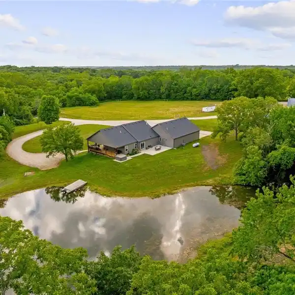 18-ACRE PRIVATE OASIS