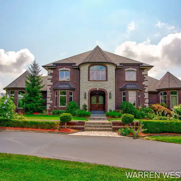 INCREDIBLE 16-ACRE PROPERTY