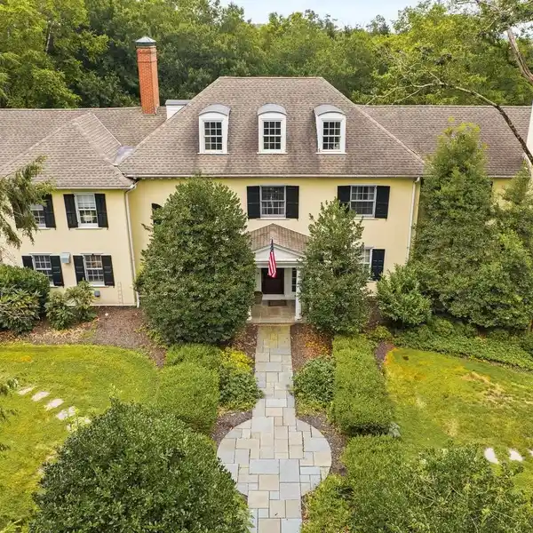 EXQUISITE 5-ACRE ESTATE