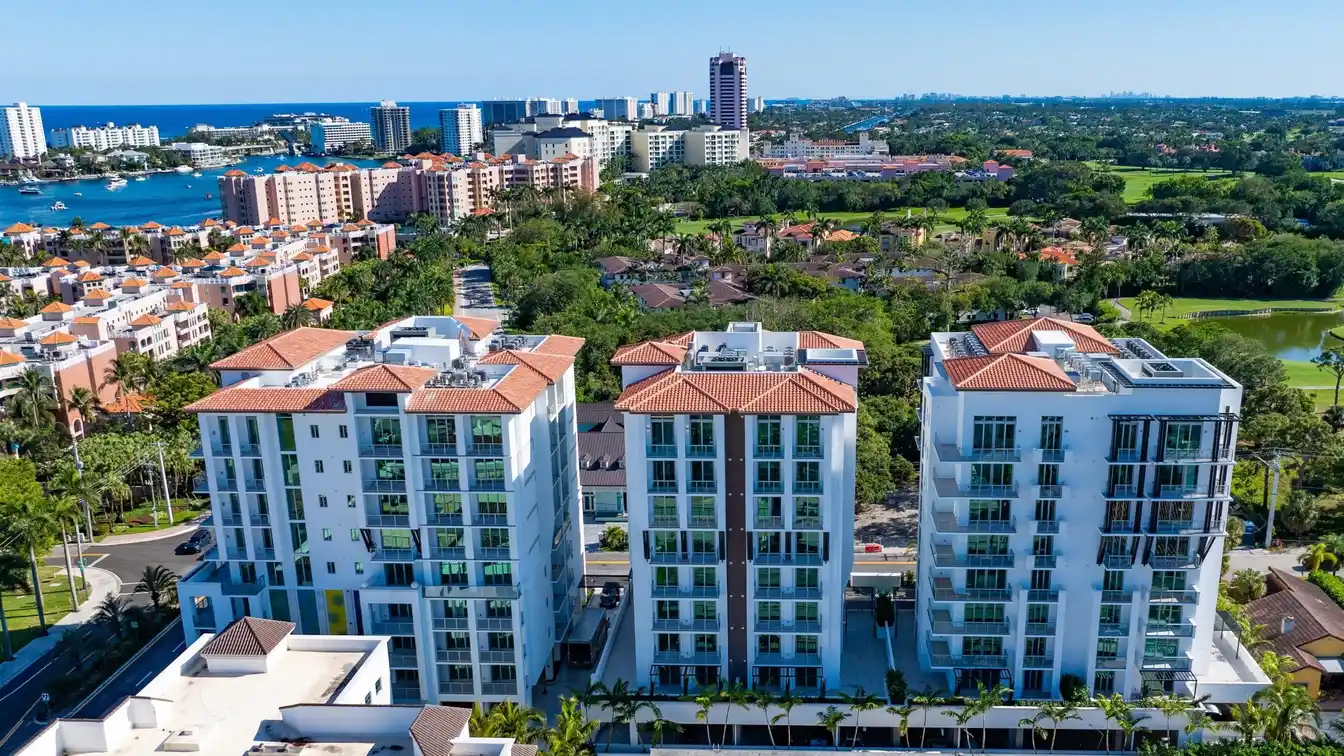 Custom Half-floor Residence in the Heart of Downtown