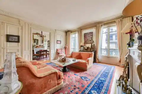 Elegant Late-19th Apartment Steps from Parc Monceau