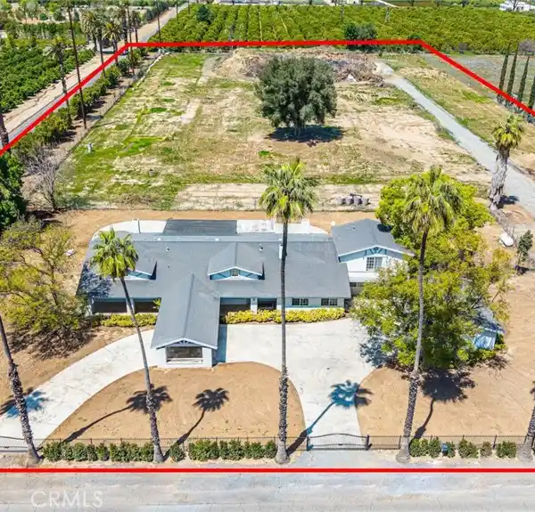 RARE FIVE-ACRE PROPERTY IN RIVERSIDE'S GREENBELT
