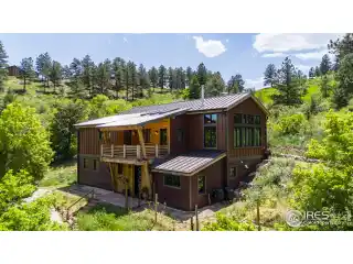 Private Sanctuary Above the Treetops