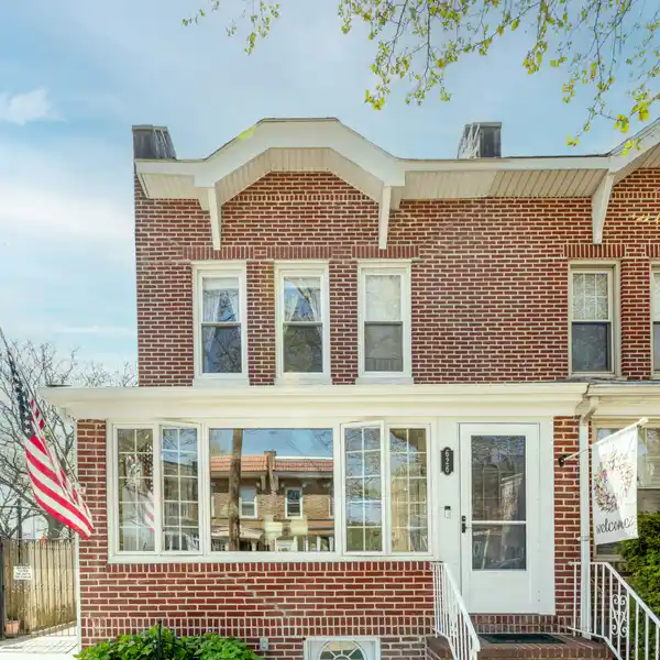 DELIGHTFUL HOME IN BAY RIDGE